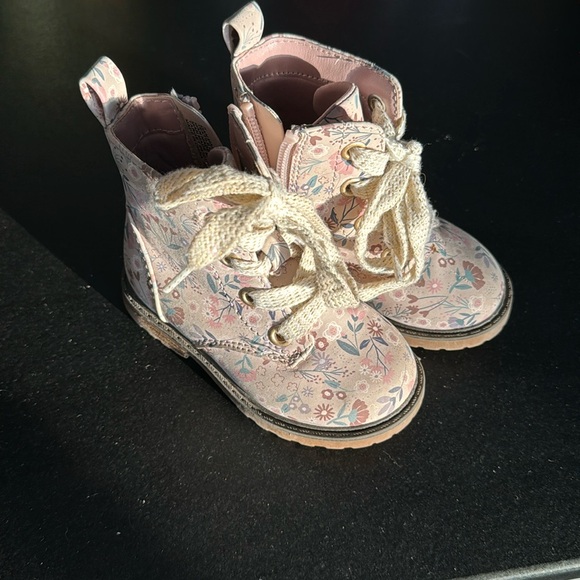 Cat & Jack toddler size 5 girls boots with zip sides - Picture 1 of 3